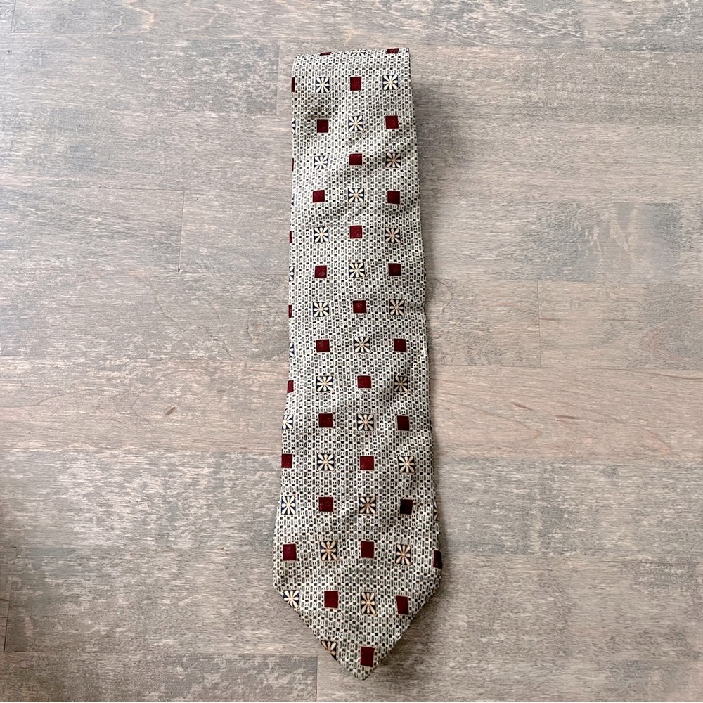 Nautica Men’s Necktie. 100% Silk.